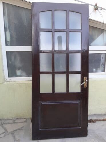 Şüşəli qoz ağacından hazırlanmış qapı - Material: Qoz ağacı, tünd