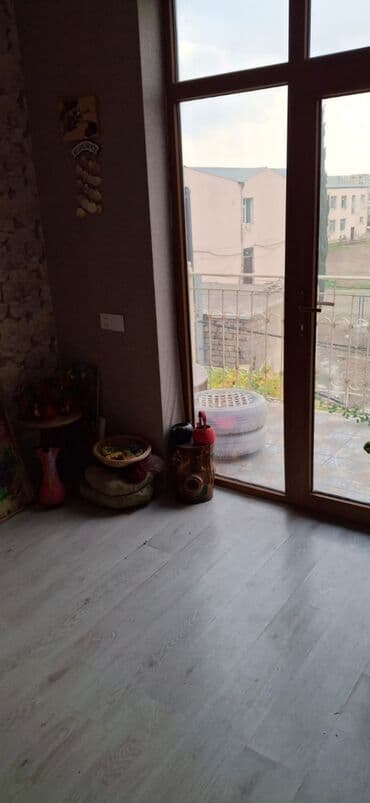 Qarajlar: Kirayə: 2 mərtəbəli evin daxilində genişlik və işıqlılıq üstünlük — 2