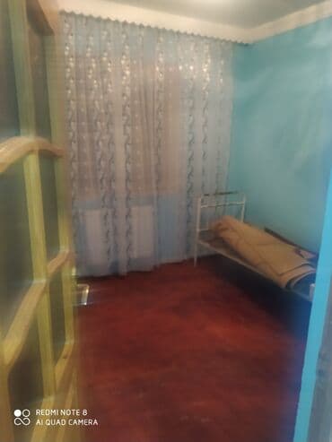 купить квартиру в 4 микрорайоне: Cahan bazarın arxasında həyət evi kirayə verilir. 3otaq. 1salon və — 3