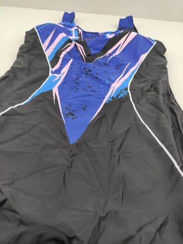 dalğıc geyimi: Üzgüçülük geyimi. Razmerləri var. Metrolara və şəhərdaxili çatdırılma — 5