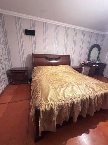 Masalar və oturacaqlar: 2 təknəfərlik çarpayı, Dolab, Termo, 2 tumba, İşlənmiş — 3