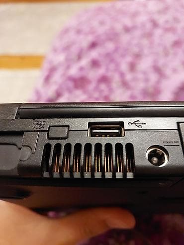 Modemlər və şəbəkə avadanlıqları: Klassik dizaynlı noutbuk - Ekran: təxminən 15–17 düym, parlak panel — 10