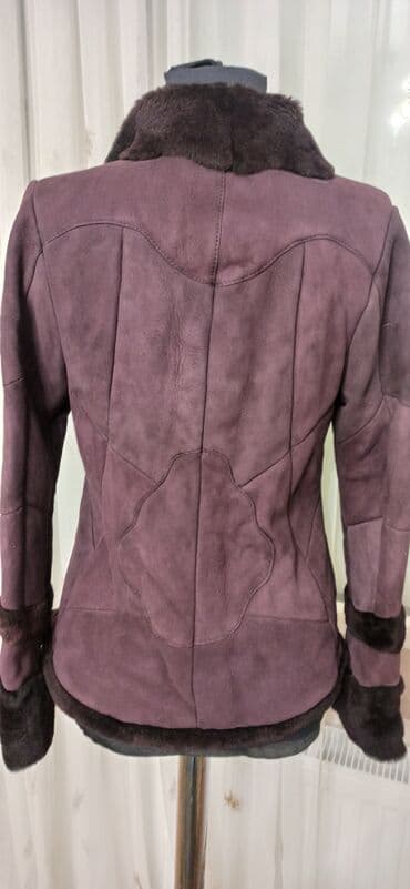 lateksdən geyimlər: – tünd bənövşəyi (plum) rəngdə, içi tüklü. - Material: yumşaq süet — 3