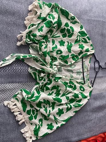 Qadın üst geyimləri dəsti 1) Yaşıl-ağ naxışlı qısa kimono/üst: - Ağ