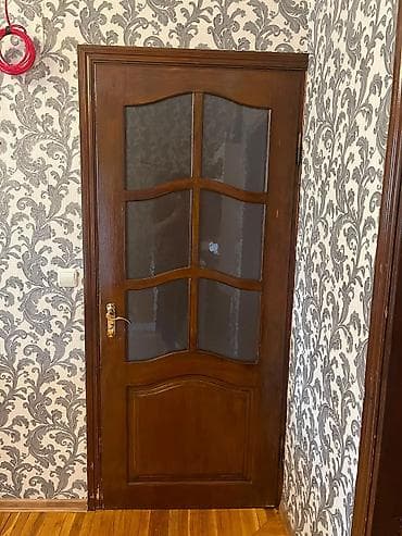 Qapı – 3 ədəd Ölçü: 206 x 94 sm Material və dizayn: - Tünd ağac — 1