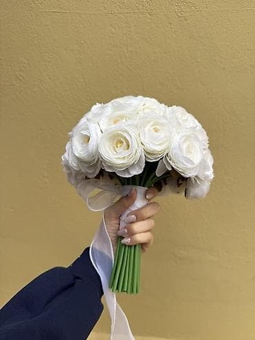 gullerin qiymeti: Ağ ranunkulus (buttercup) gəlin buketi - Klassik dairəvi forma: sıx — 4