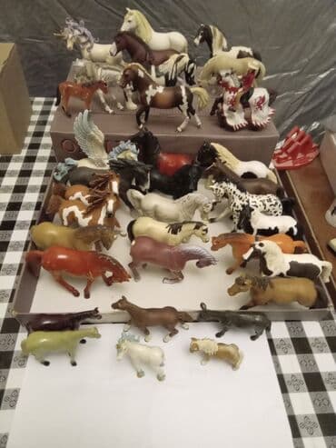 ağ at şəkilləri: Fiqur, Plastik — 3