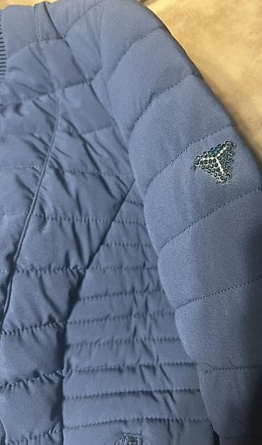 onlayn kurtkalar: Qadınlar üçün qara qısqa quilted yüngül jaket - Rəng: qara - Siluet — 8
