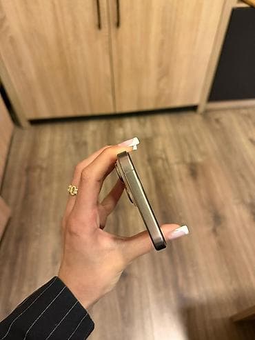 14 pro max: IPhone 16 Pro Max, Qızılı, Face ID — 5