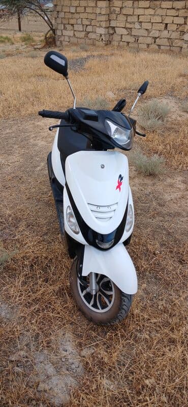 купить мопед: Ağ-qara rəngdə Moped - Kompakt və yığcam kuzov, manevr qabiliyyəti — 1
