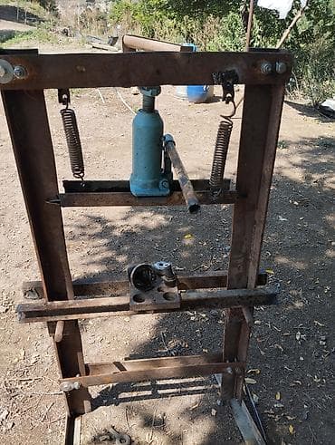 anker bolt: Bolt qayqadı asant sökülüb yığılır,üzərində 12T danqrant,dəmiri çox — 1