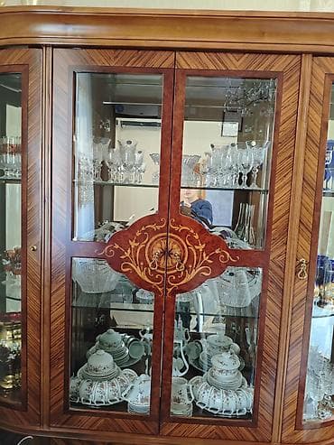 qelyan şuşesi: Klassik üslubda vitrin-bufet - Material: təbii ağac furniri ilə — 4