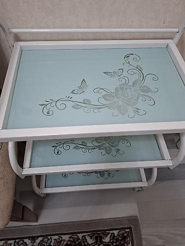 Rəflər, etajerkalar: Üçmərtəbəli şüşə servis/TV arabası - Material: Ağ metal karkas, 3 — 2