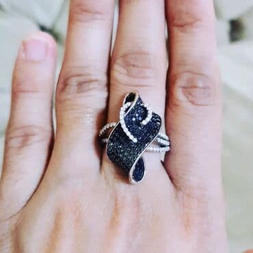 sirqalar qizil: Dəstə daxildir: Üzük, Sırğa, Ağ qızıl, 585 Əyar, 1172 g — 2