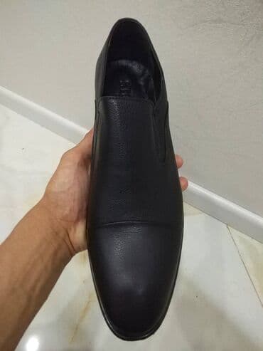 i̇sti kişi cemperləri: Ayaqqabı türk istehsalı, qış üçün. Təmiz dəridir. Ölçü 44. Zəmanət — 2