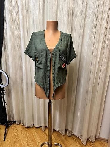 Qısaqol qadın köynəyi – zeytun-yaşıl rəngdə, yumşaq və nəfəsalan