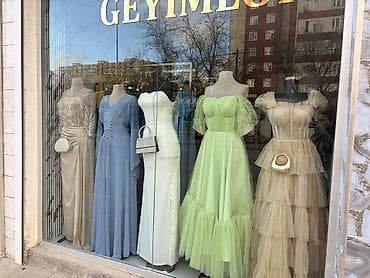 Paltolar: ✔️ 100-ə yaxın ziyafət geyimi ✔️ 5 ədəd maneken və asılqanlar (vitrin — 1