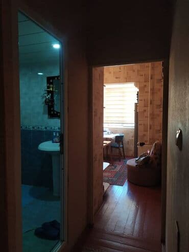 9 ci mikrorayon satilan evler: Bakı, 8-ci kilometr, 1 otaqlı, Köhnə tikili, m. Qara Qarayev, 35 kv. m — 7