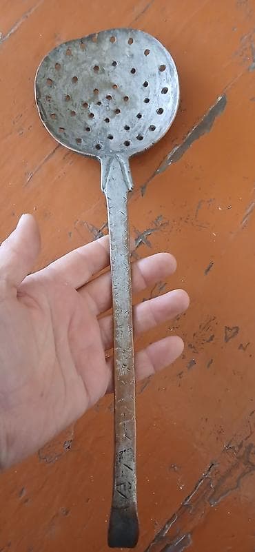 вешалка в прихожую настенная: Məhsul: Köhnə, qedimi antik dövrə metal dəsti. Qiymet ucune aiddir — 7