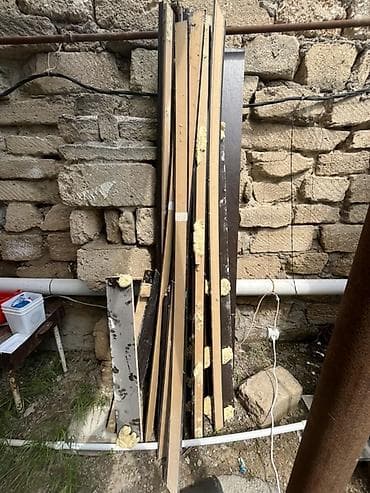 xonca qapilar: Otaq qapısı satılır 2 ədəd qraqları üçün taxtalar falan hər şeyi var — 4