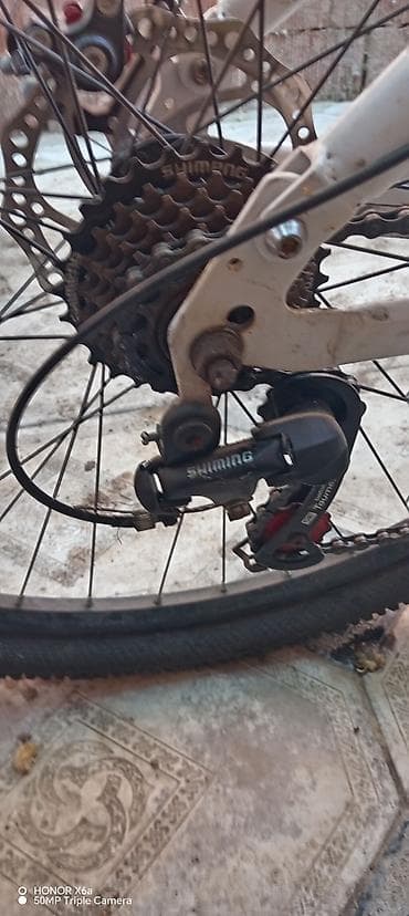 cube velo: Velosiped – dağ/şəhər tipli, ağ rəng. - Təkərlər: 28" ölçü, dişli — 2