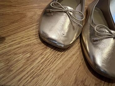 tangetka ayaqqabi: Qızılı rəngli baletkalar 1 dəfə geyilib baha alınıb sadəcə burnunda — 2