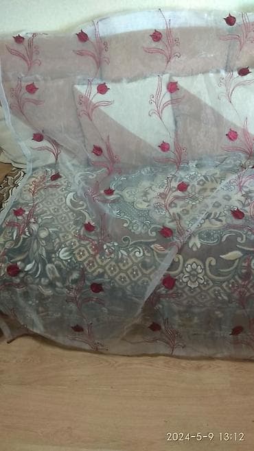 Зановеска на кухню Ширина 1 метр 90 см высота 1 метр78 см в хорошем