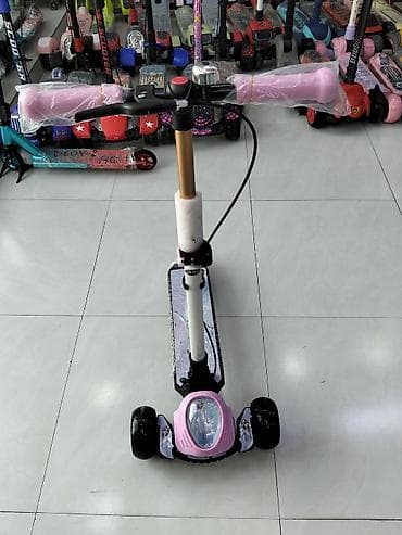moped: Uşaq skuterı – 3 təkərli, Frozen temalı - Rəng: çəhrayı və qara — 1