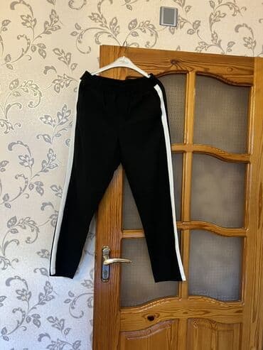 kapri şalvar: Qadın idman şalvarı - Rəng: qara, yanlardan ağ zolaqlı - Model: düz — 2