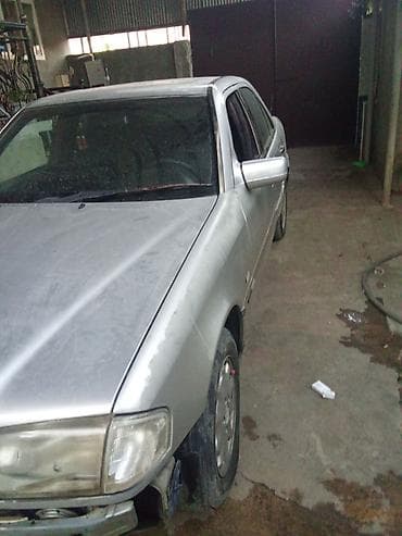 su radiatoru mersedes: Mercedes-Benz 220: 2.2 l | 1994 il Sedan — 3
