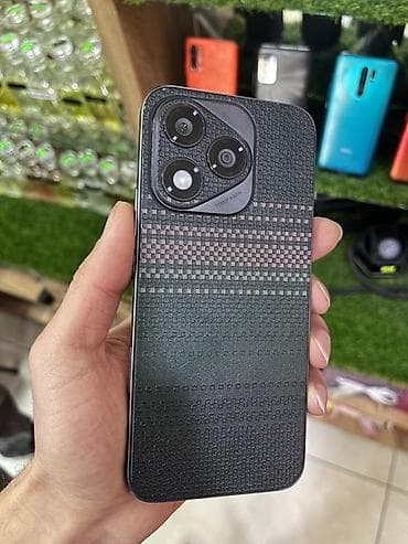 Smartfon – arxa tərəfi teksturalı dizayn, üçlü kamera sistemi və LED