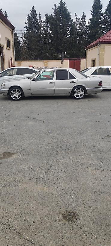 bmw üçün disklər: Mercedes-Benz r 17 orjinal kasmetkaya ehtiyac yoxdu çatdırılma var - — 1