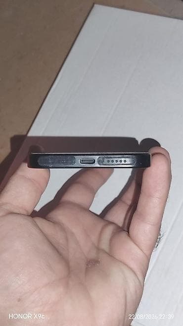 glazok kamera: IPhone 16 Pro, Black Titanium, Face ID — 5