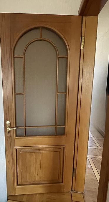 Digər mebel: Yaxşı keyfiyyətli ağacdan hazırlanmış 3 ədəd işlənmiş qapı. Ölçüləri — 1