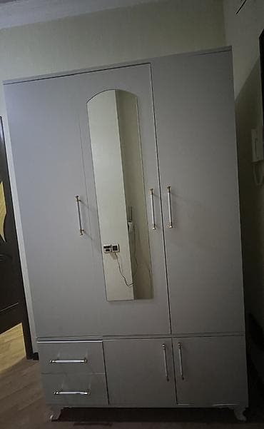 Yeni, Qarderob, paltar dolabı