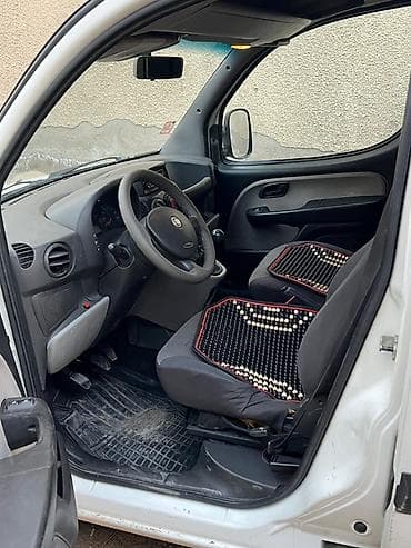 fiat albea 2008: Fiat Doblo: 1.3 l | 2011 il Mikroavtobus — 5