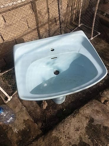 hamam ucun tulpan: 2 ədəd tülpan çanağı. Ağ və mavi. Hər ikisi əla vəziyyətdədir, sınığı — 1