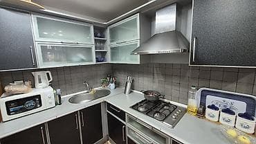 Bakı, Yasamal, 3 otaqlı, Köhnə tikili, m. Elmlər Akademiyası, 65 kv. m — 3
