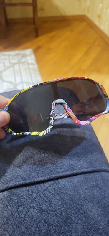 Maskalar, eynəklər: Rəngarəng çərçivəli idman gün eynəyi - Təkparça (shield) tipli geniş — 3