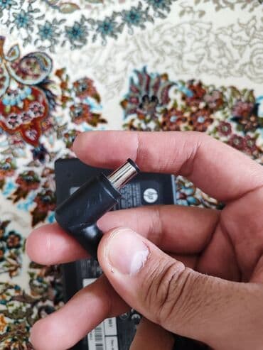 işlenmiş komputer: Hp adapter 120w Original,noutbukun üstündə gələn adapterdir 19.5V — 3