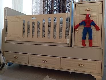 Oğlan və qız üçün, Dördbucaq, Beşik, Dəst ilə, Matras ilə, Yellənmə mexanizm ilə