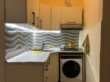 18-ci məhəllədə hər cür şəraiti olan, bütün əşyalarla təchiz olunmuş 3