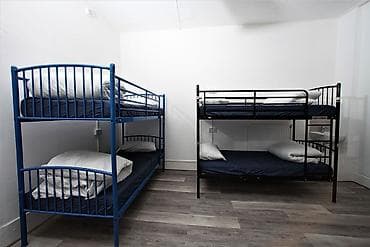 kiraye otel: Hostel 5 azn . Hostel 2novbe işleyir. Seher ve axșam — 5