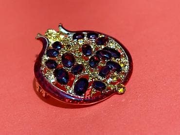 gizil sirga: Nar temalı zərgərlik dəsti - Tərkib: 1 ədəd nar formalı brosa və 1 — 5