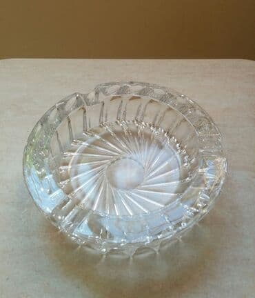 пепельница: Kulqabi, ideal veziyyetde, agirdi, xrustal. Problemsiz. Qiymet sondur — 1