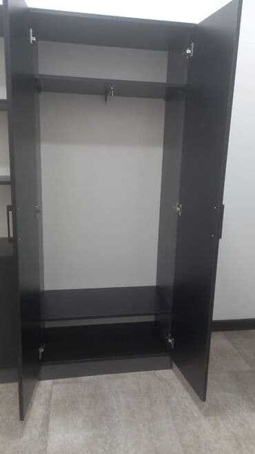 2 nəfərlik yazı masası: Ofis mebelləri dəsti Tərkib: - Direktor masası: qara rəngdə, geniş iş — 12