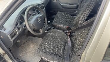 surət qutusu: Daewoo Nexia sedanı - Kuzov: 4 qapılı sedan, açıq gümüş rəng - Nömrə — 5