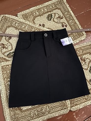 Qara mini ətək + kəmər - Model: A-kəsim mini ətək - Rəng: dərin qara
