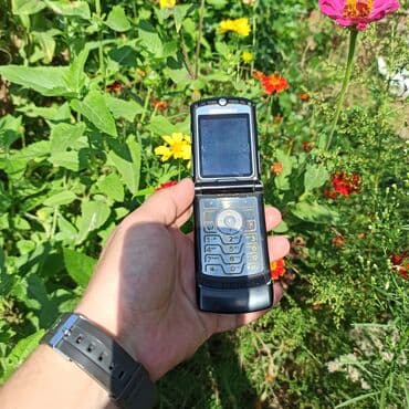 радиостанция motorola: Motorola Razr V Mt887, < 2 ГБ, цвет - Черный, Кнопочный — 2