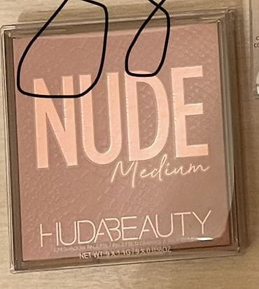 Göz kölgələri, Huda Beauty